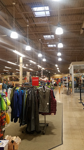 Camping Store «REI», reviews and photos, 17W160 W 22nd St, Oakbrook Terrace, IL 60181, USA