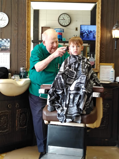 Barber Shop «West Plaza Barber Shop», reviews and photos, 1911 W Galena Blvd, Aurora, IL 60506, USA