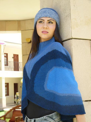 Stores to buy women's navy blue sweatshirts Cochabamba