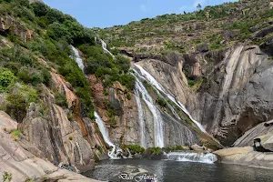 Cascada de fervenza de ezaro image