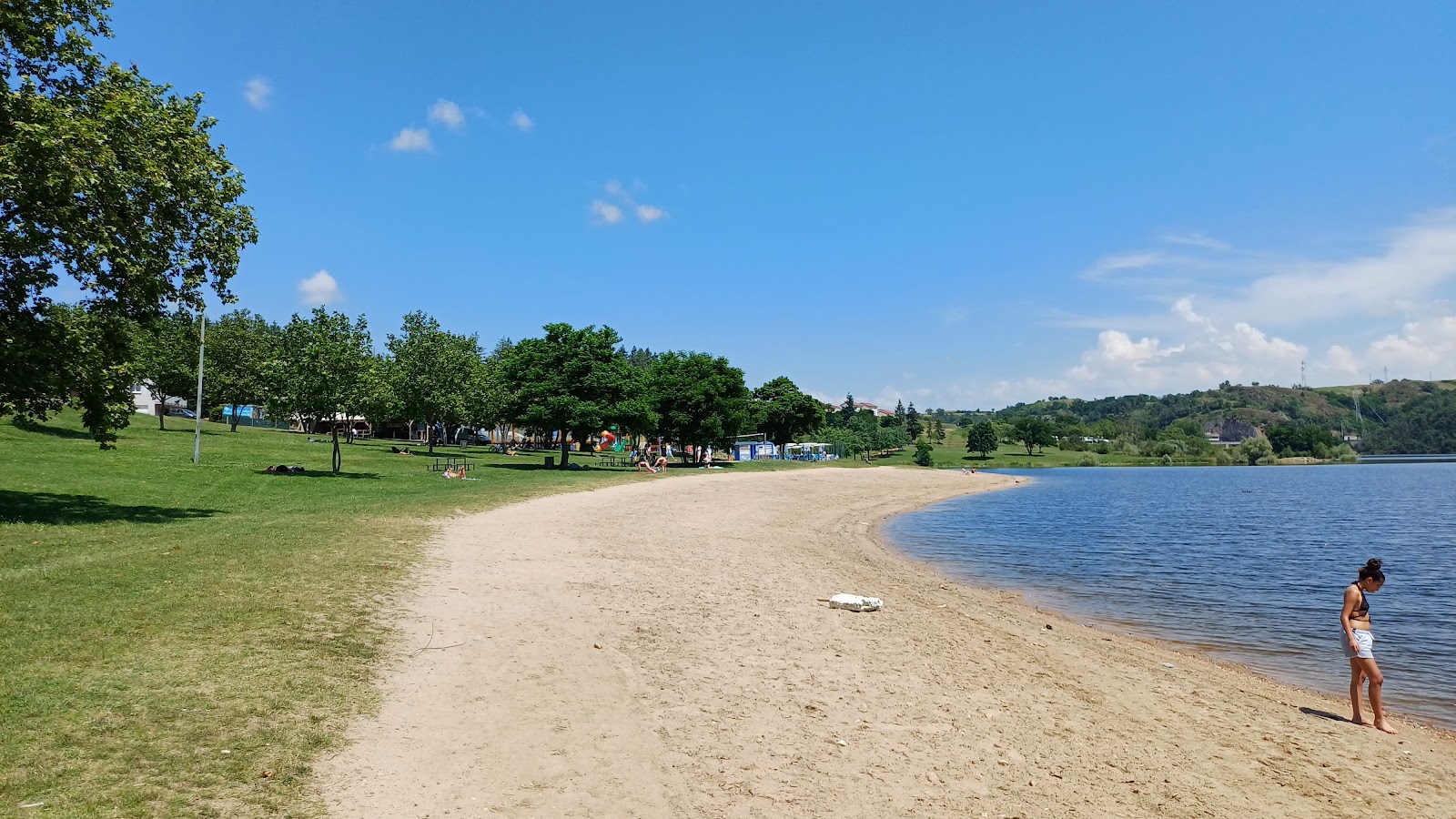 Φωτογραφία του Plage A Villerest με μπεζ άμμος επιφάνεια