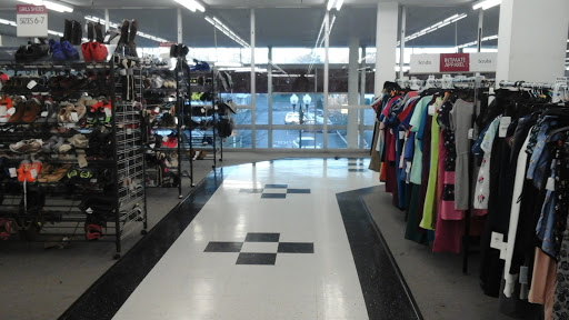 Clothing Store «Burlington Coat Factory», reviews and photos, 196 E Main St, Patchogue, NY 11772, USA