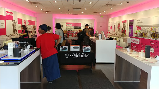 Cell Phone Store «T-Mobile», reviews and photos, 1101 Eastern Blvd, Essex, MD 21221, USA