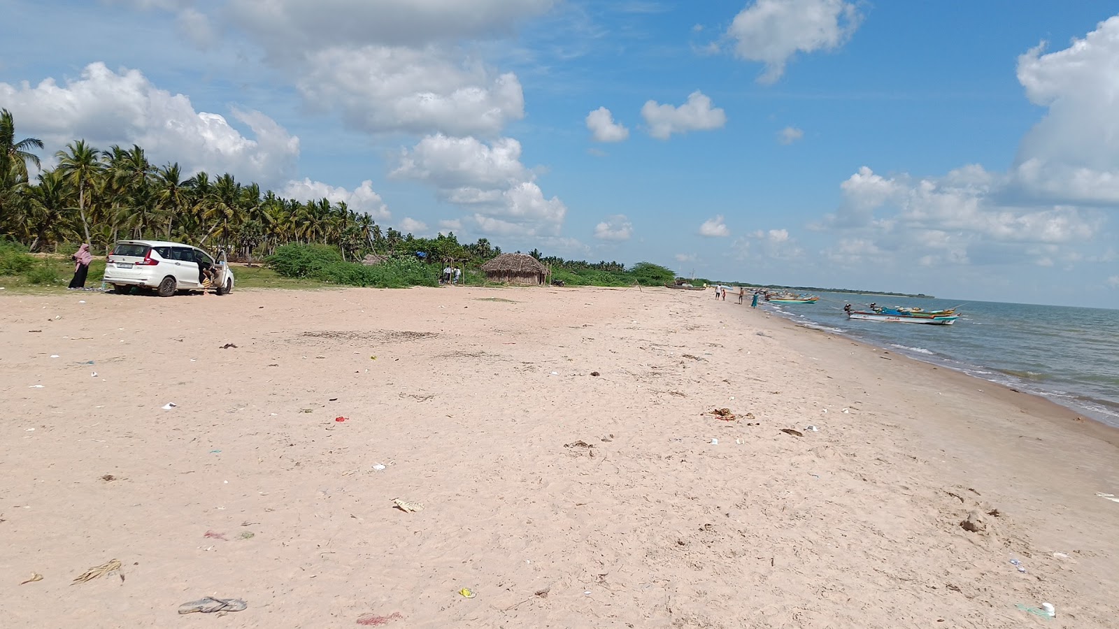 Foto von Pudupattinam Delta Beach mit beiger sand Oberfläche