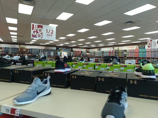 Shoe Store «Famous Footwear», reviews and photos, 519 SW Pine Island Rd, Cape Coral, FL 33991, USA