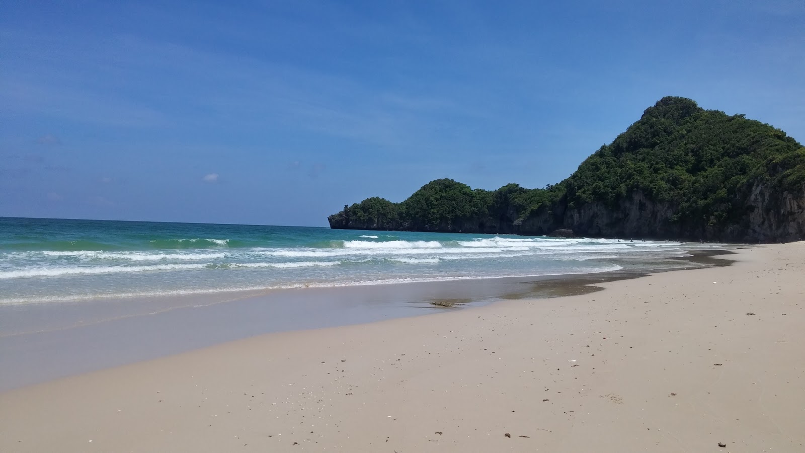 Foto de Thung San Beach localizado em área natural