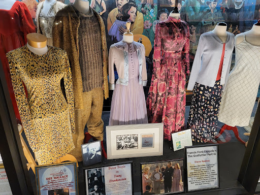 Movie Rental Store «Movie Madness Video», reviews and photos, 4320 SE Belmont St, Portland, OR 97215, USA