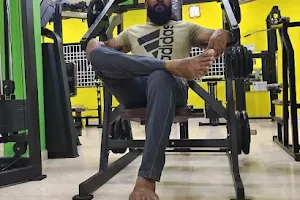 Arnold's Gym unisex fitness center image