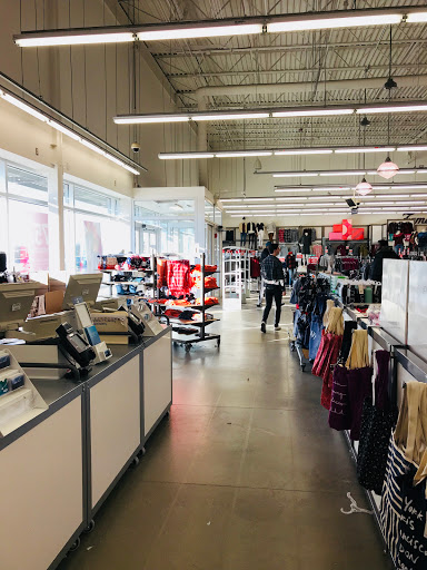 Clothing Store «Old Navy», reviews and photos, 141 Tuckahoe Rd, Sewell, NJ 08080, USA
