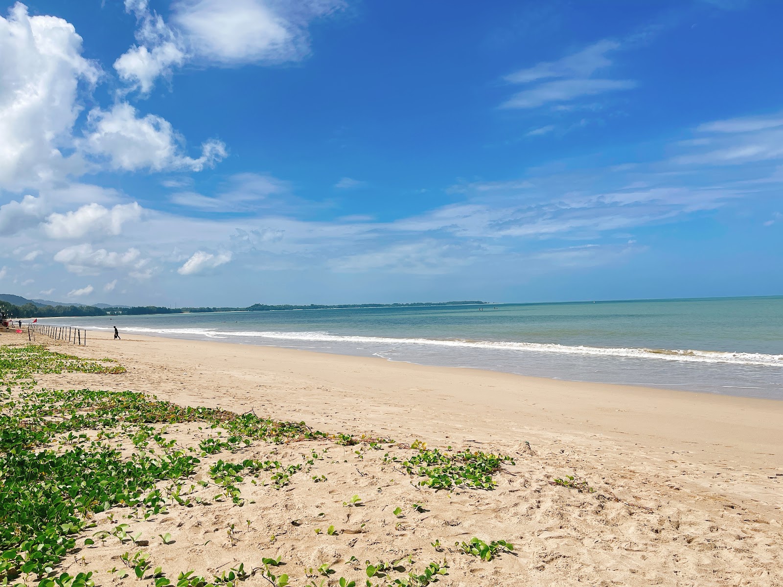 Foto van Bang Sak Beach met turquoise water oppervlakte