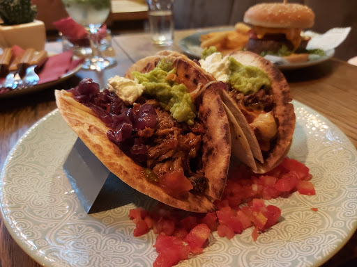 Restaurant Nachos