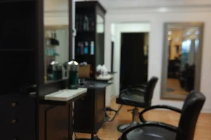 Pixi Hair Studio image