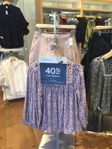 Clothing Store «Gap Factory Store», reviews and photos, 741 S Broadway, Los Angeles, CA 90014, USA