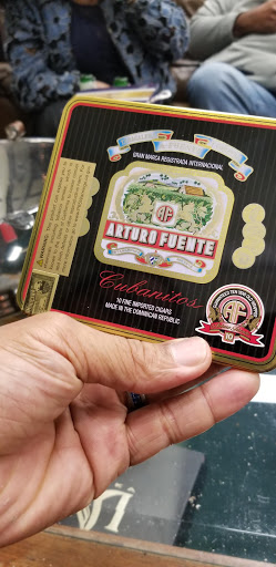 Cigar Shop «Tobacco Road Fine Cigars, Indoor Golf & Gifts.», reviews and photos, 3118 S Cooper St, Arlington, TX 76015, USA