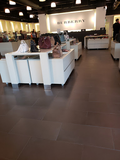 Clothing Store «Burberry Outlet», reviews and photos, 8200 Vineyard Dr, Orlando, FL 32821, USA