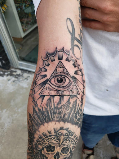 Tattoo Shop «Diamond Thieves Body Piercing and Tattoo», reviews and photos, 1060 Patton Ave, Asheville, NC 28806, USA