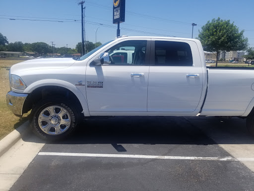 Used Car Dealer «Bluebonnet Chrysler Dodge», reviews and photos, 547 S Seguin Ave, New Braunfels, TX 78130, USA