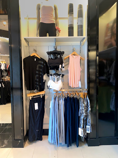 Sportswear Store «lululemon», reviews and photos, 8702 Keystone Crossing #21, Indianapolis, IN 46240, USA