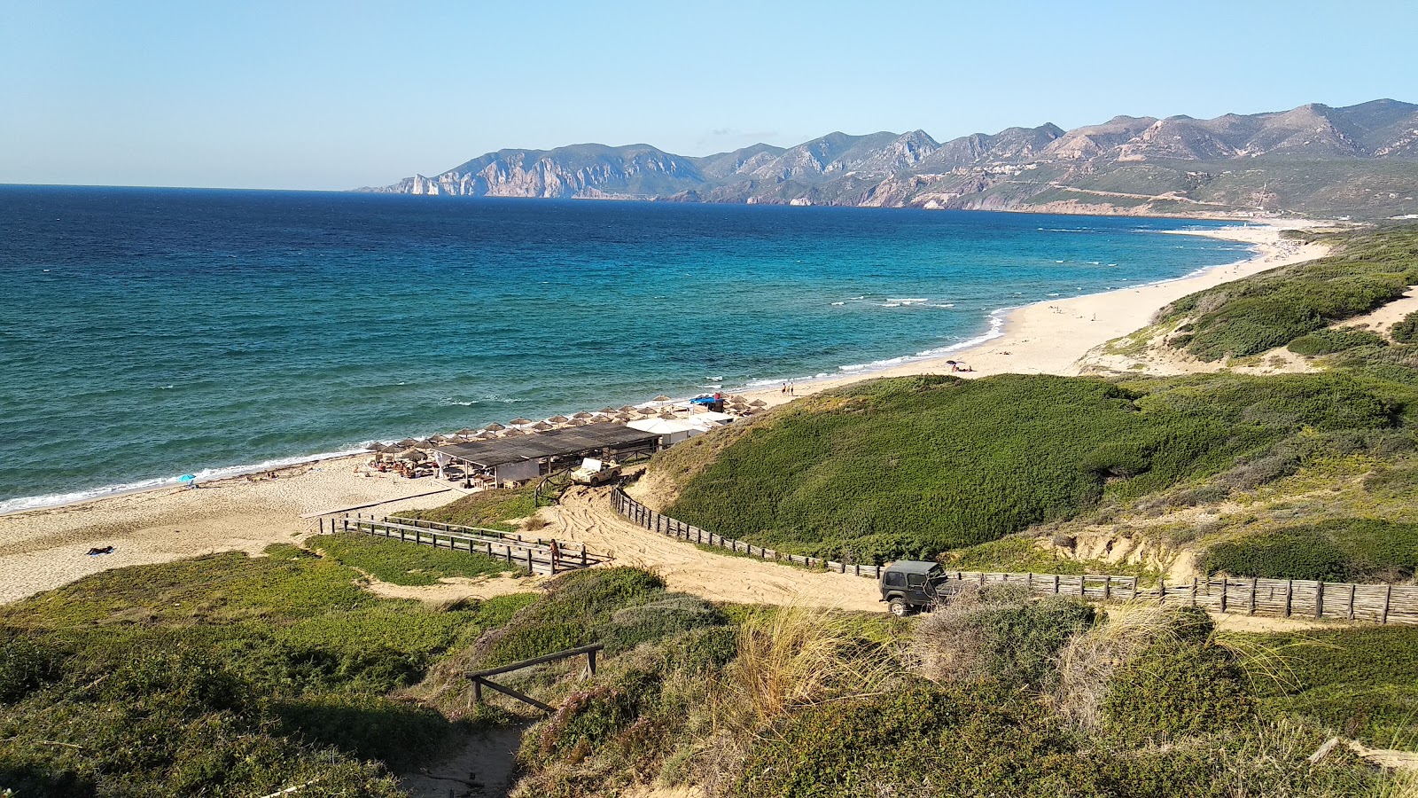 Foto af Spiaggia di Plagemesu med blåt rent vand overflade