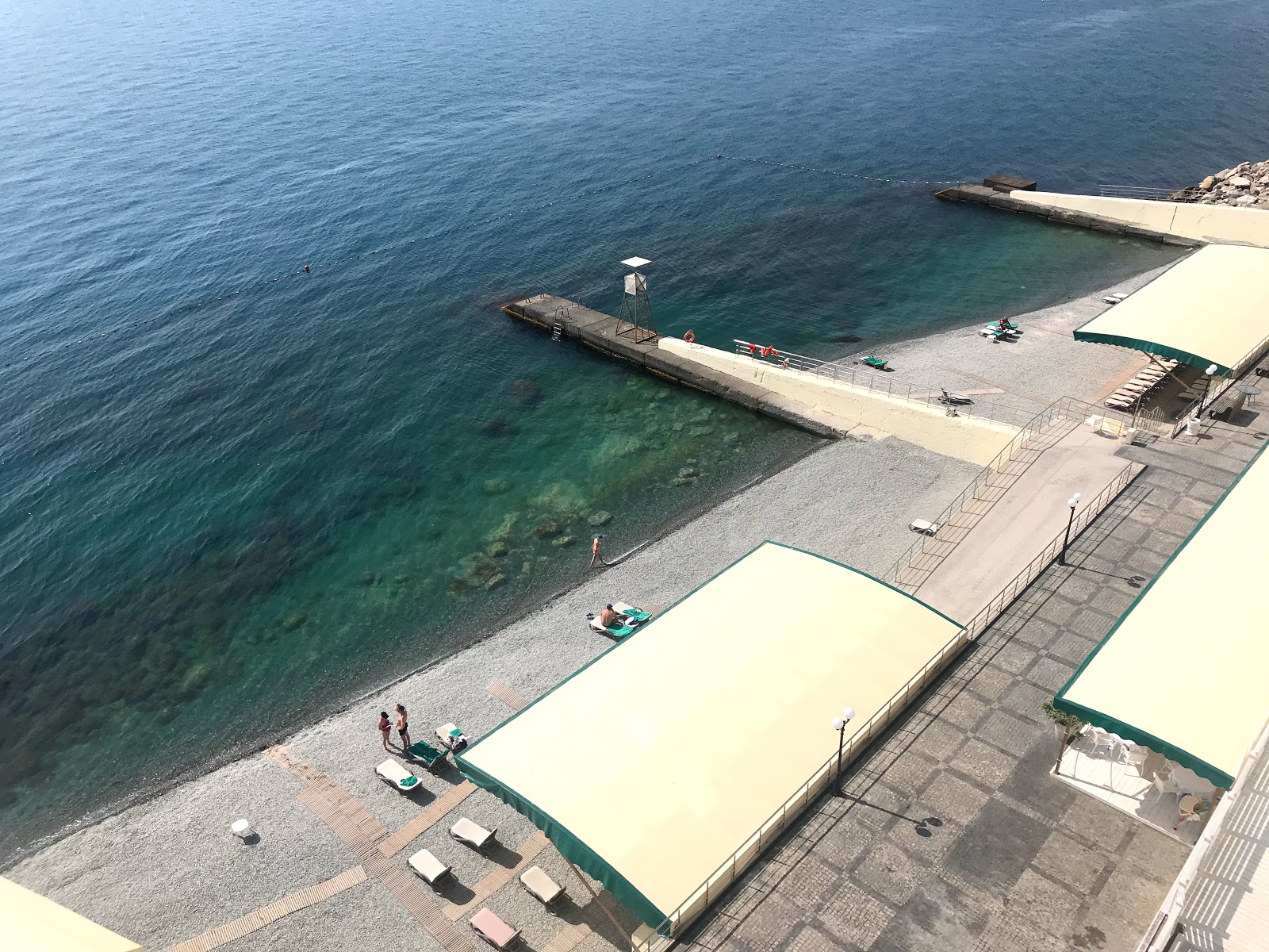 Palmira beach'in fotoğrafı gri çakıl taşı yüzey ile