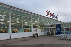 Tesco Extra image