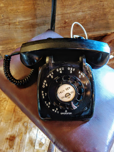 Antique Furniture Store «Hip and Humble», reviews and photos, 401 E Main St, Berryville, VA 22611, USA