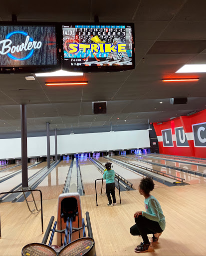 Bowling Alley «AMF Sayville Lanes», reviews and photos, 5660 Sunrise Hwy, Sayville, NY 11782, USA