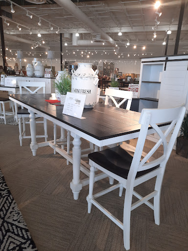 Shopping Mall «Furniture Row Shopping Center», reviews and photos, 1334 N Eastgate Ave, Springfield, MO 65802, USA