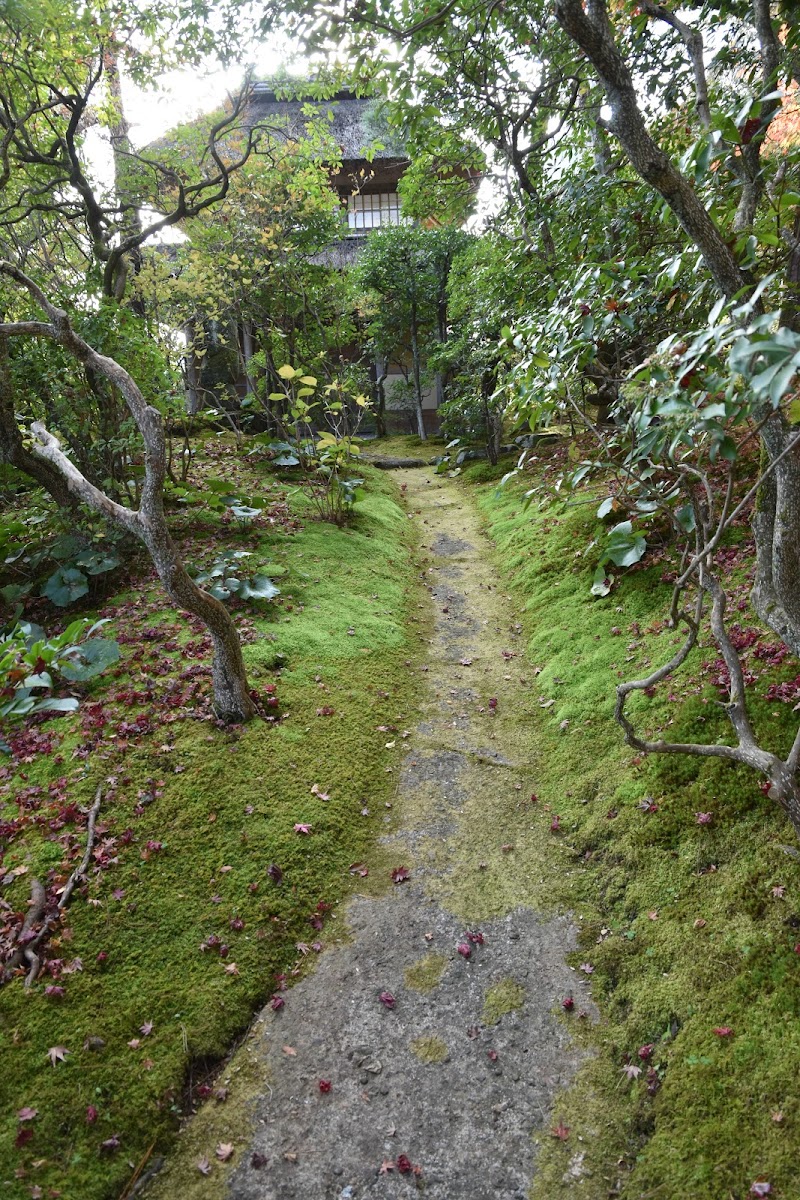 山水園・池泉庭園