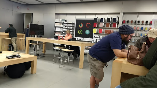Computer Store «Apple Main Place», reviews and photos, 120 W Jefferson Ave, Naperville, IL 60540, USA