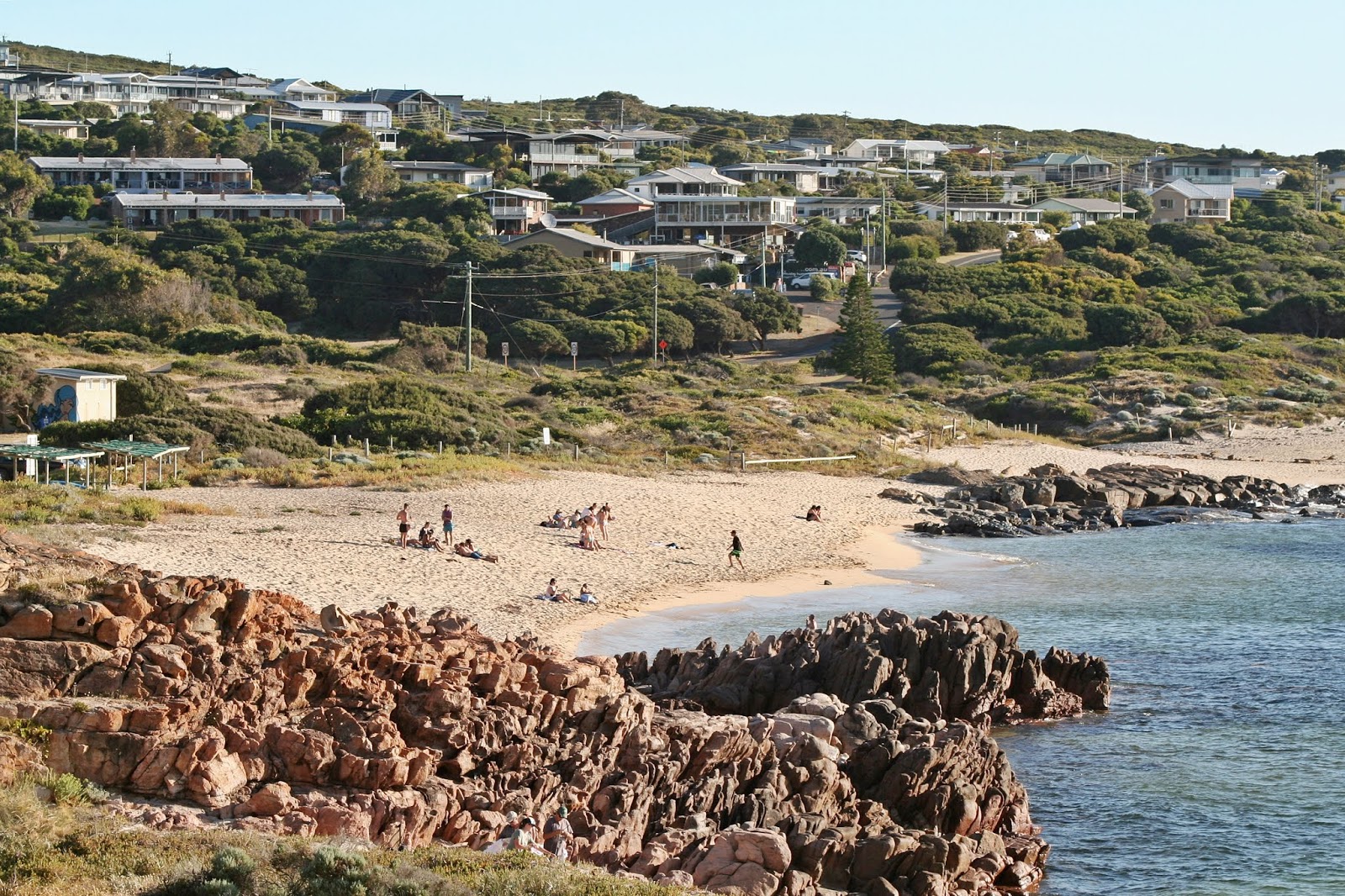 Gracetown Beach的照片 带有米色沙子表面