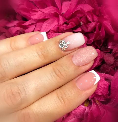 Biro Krisztina Nail Design. Műkörmös. Manikűr, gél lakk, műköröm. - Diósd