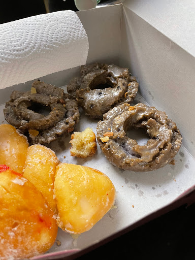 Donut Shop «Donut Hut», reviews and photos, 2025 W Magnolia Blvd, Burbank, CA 91506, USA