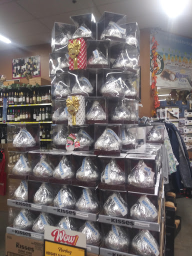 Grocery Store «Grocery Outlet Bargain Market», reviews and photos, 426 W Harder Rd, Hayward, CA 94544, USA