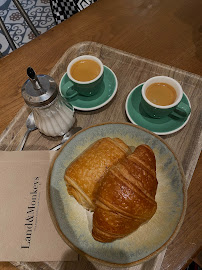 Croissant du Restaurant servant le petit-déjeuner Land&Monkeys Amsterdam à Paris - n°18
