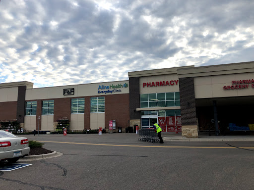 Grocery Store «Hy-Vee», reviews and photos, 1500 Central Park Commons Dr, Eagan, MN 55121, USA