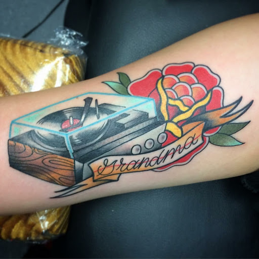 Tattoo Shop «St Louis Ink Tattoo Studio», reviews and photos, 11629 W Florissant Ave, Florissant, MO 63033, USA