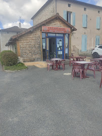 Photos du propriétaire du Restaurant français Bar brasserie snack La Chataigne à Dournazac - n°2