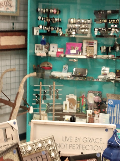 Donations Center «Goodwill», reviews and photos, 714 34th St, Lubbock, TX 79404, USA