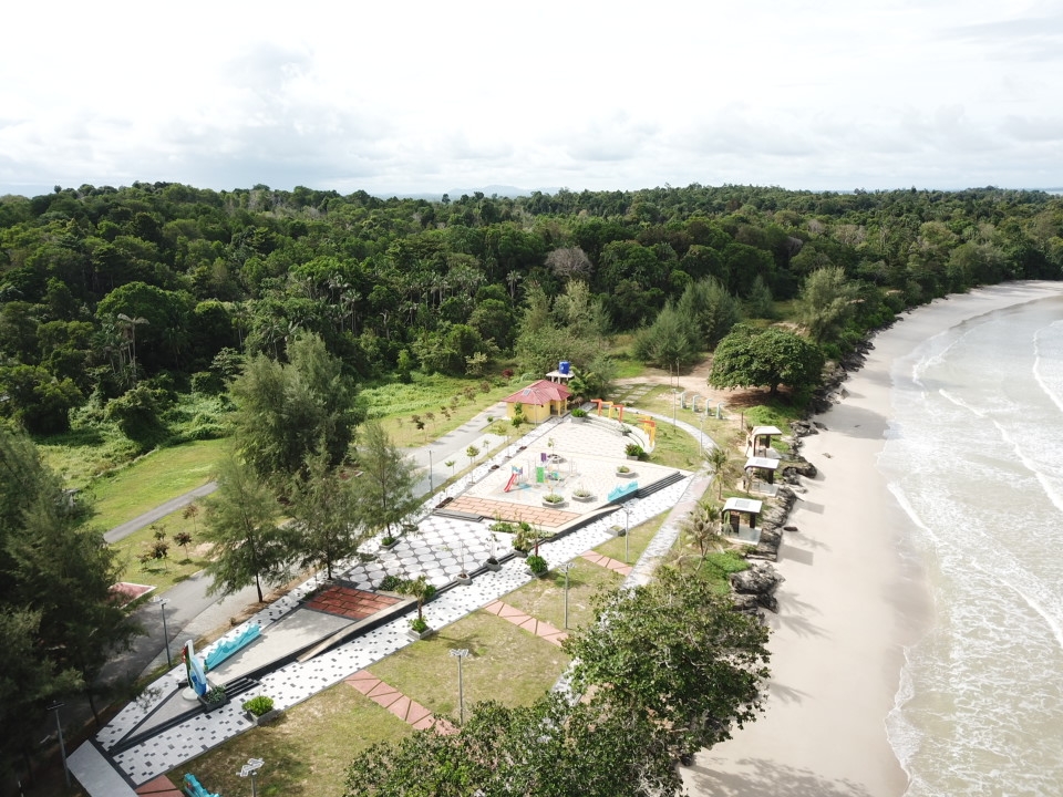 Foto di Tanjung Buluh Beach con costa lunga e dritta