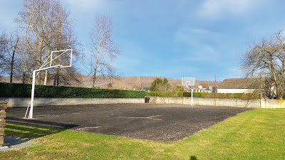 Terrain de basket à Beuste à Beuste