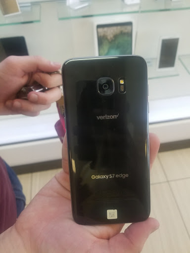 Electronics Repair Shop «Phone Store Denver», reviews and photos, 1402 S Parker Rd, Denver, CO 80231, USA