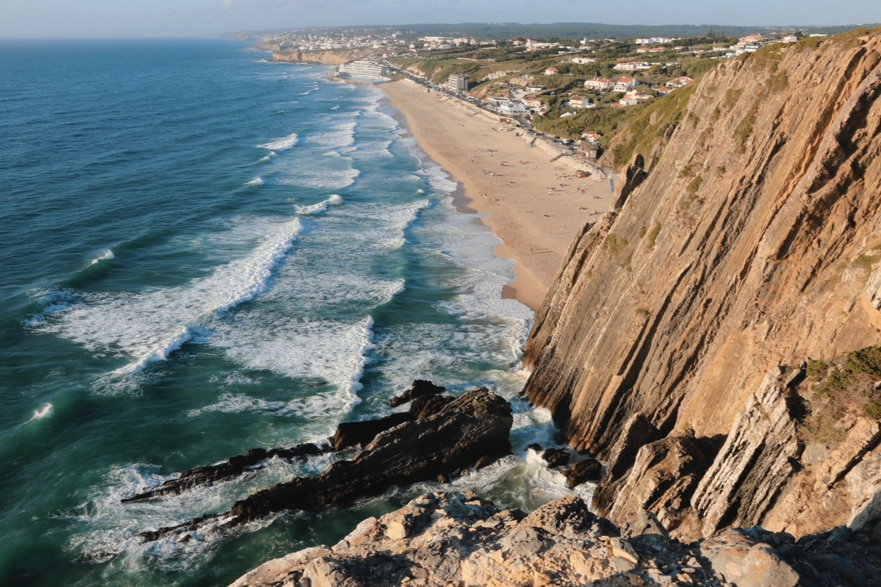 Fotografie cu Praia Grande Beach - locul popular printre cunoscătorii de relaxare