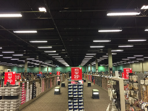 Shoe Store «DSW Designer Shoe Warehouse», reviews and photos, 15001 Potomac Town Pl #120, Woodbridge, VA 22192, USA