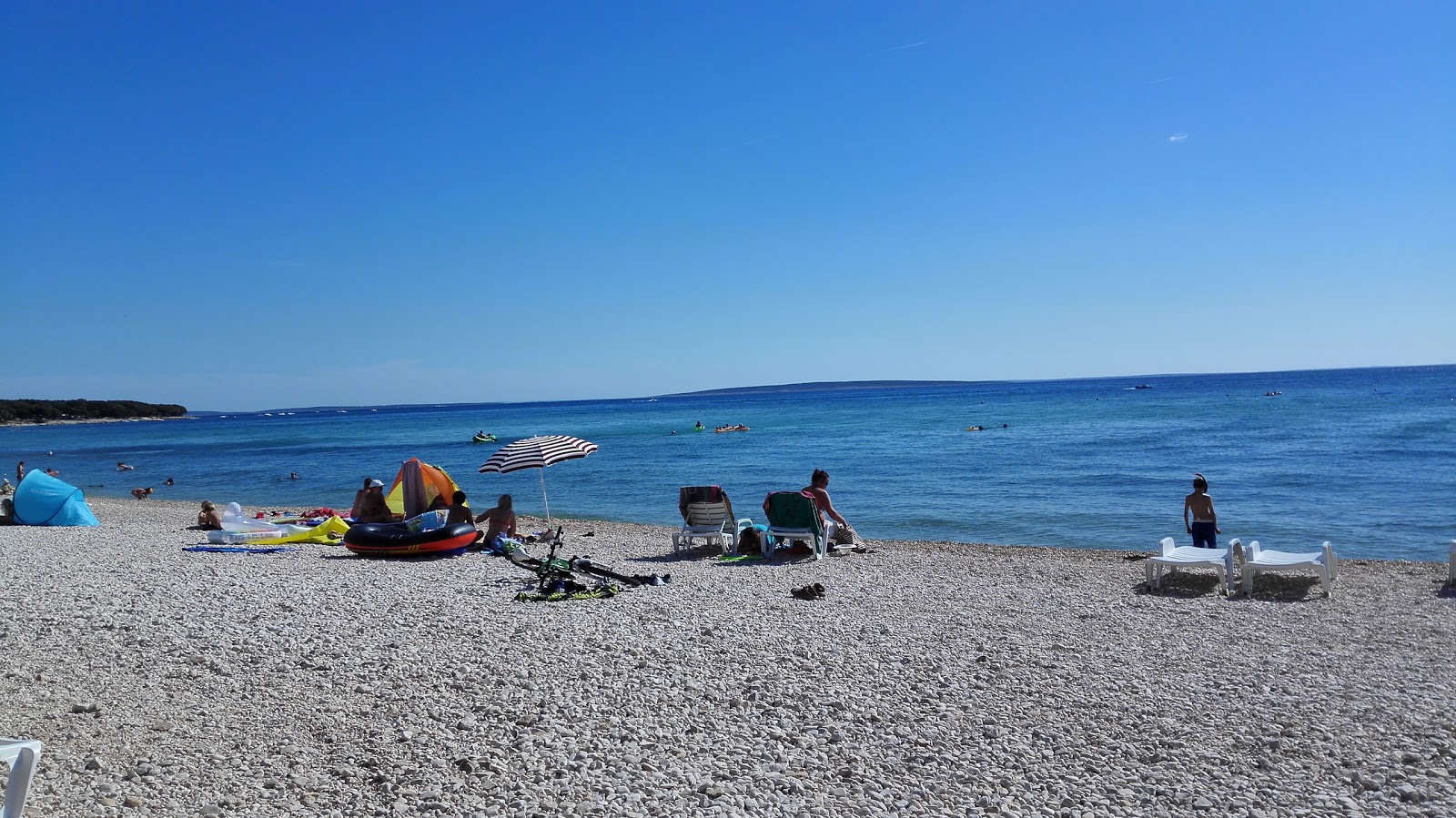 Zdjęcie Strasko beach z przestronna plaża