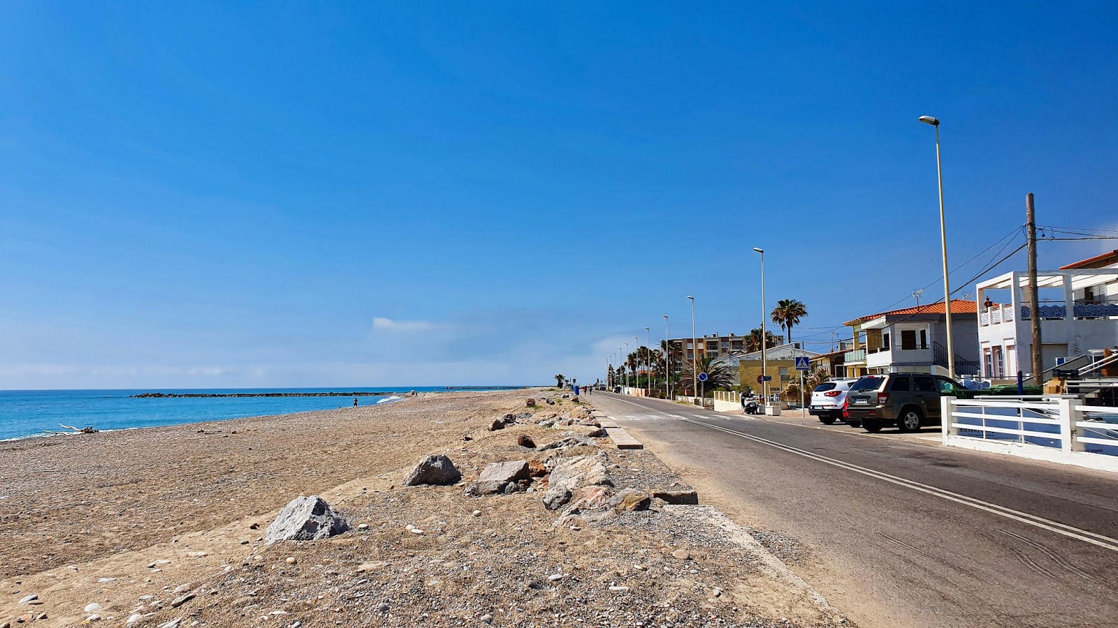 Foto di Playa de la Torre con una superficie del sabbia scura