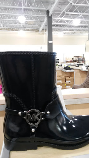 Shoe Store «DSW Designer Shoe Warehouse», reviews and photos, 28700 Telegraph Rd, Southfield, MI 48034, USA