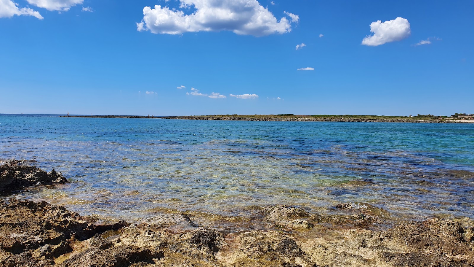 Foto di Spiaggia di Scianuli con una superficie del acqua blu