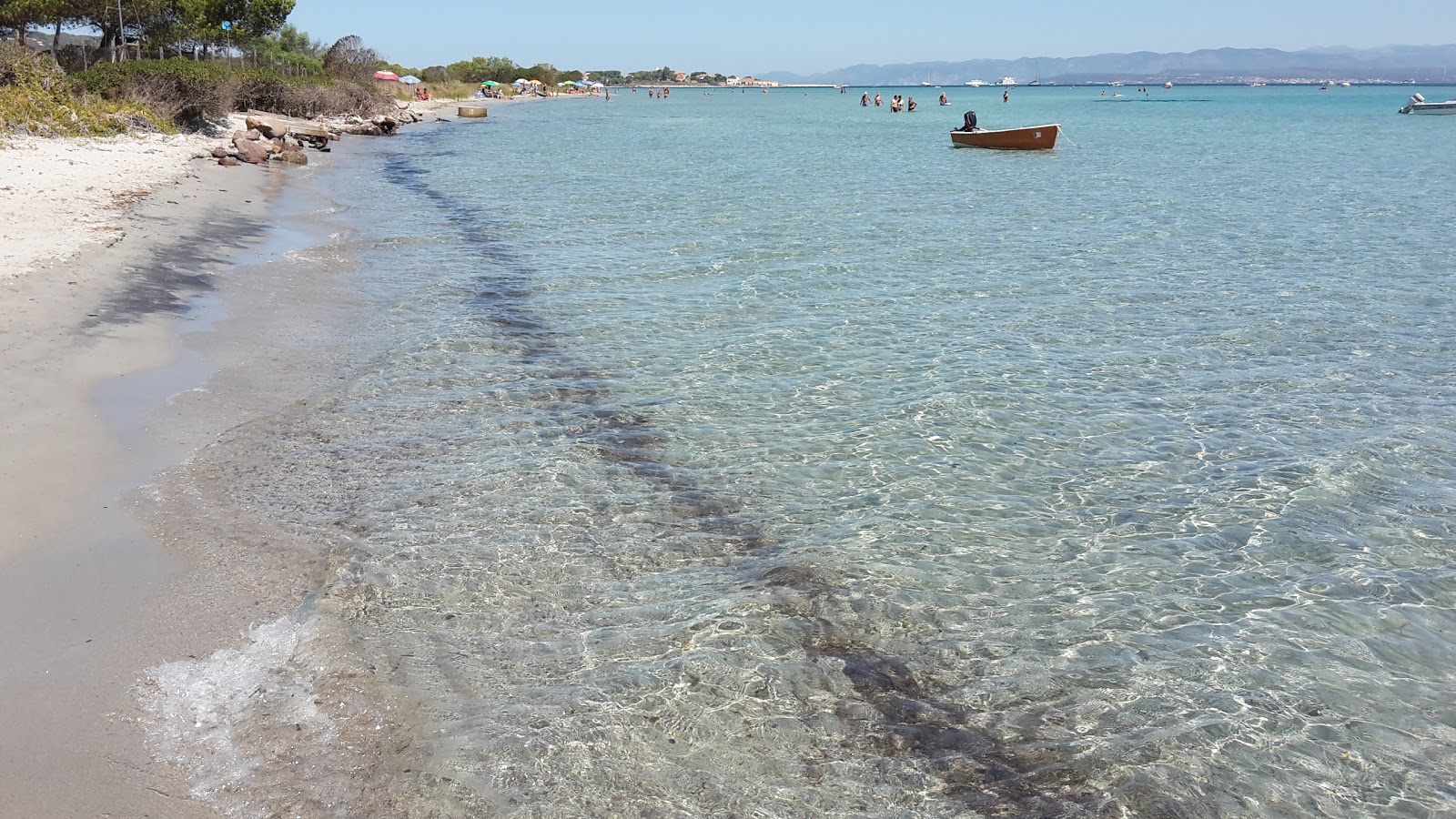 Foto de Giunco beach com areia brilhante superfície