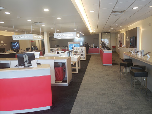 Internet Service Provider «XFINITY Store by Comcast», reviews and photos, 1229 E Golf Rd, Schaumburg, IL 60173, USA